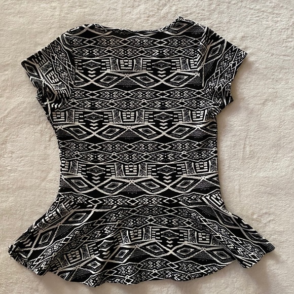 Aztec Patterned Stretch Top - Picture 2 of 2